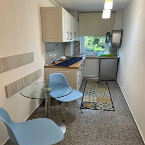 Închiriez garsonieră decomandată renovată recent