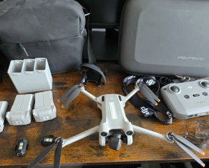 Dronă DJI Mini 3 Pro Fly More Combo + card 256GB + accesorii multiple