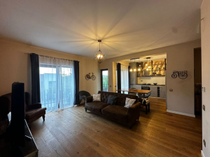 Apartament lux in vilă + curte + piscina / jacuzzi / sauna