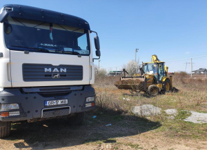 Buldoexcavator de inchiriat și autobasculante 8x4!!!
