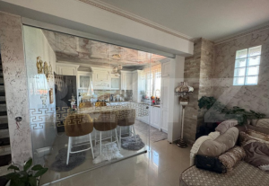 Penthouse ,4 camere , 177 mp , zona centrala ,Radauti