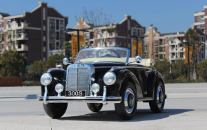 Masinuta electrica pentru copii Mercedes 300S 90W 12V Classic Black