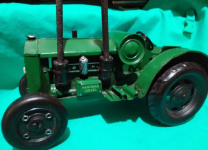 Tractor german Hanomag din tablă