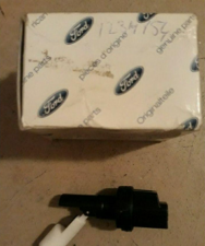 Senzor nivel soluție (apă) vas spălător parbriz compatibil Ford,original,nou (numai în București)