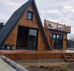 Case și cabane din lemn